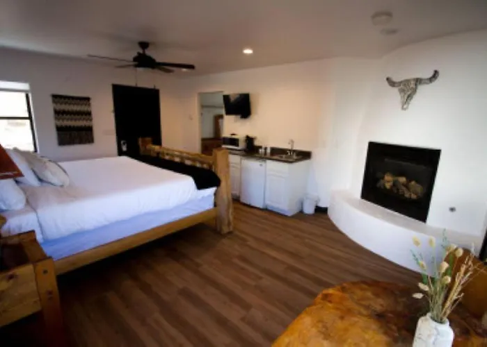 Hotel Creekside And