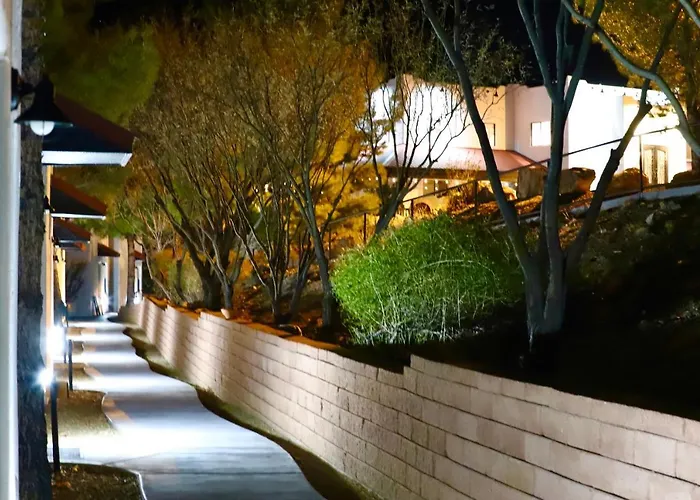 Hotel Creekside And