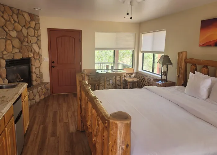 Hotel Creekside And